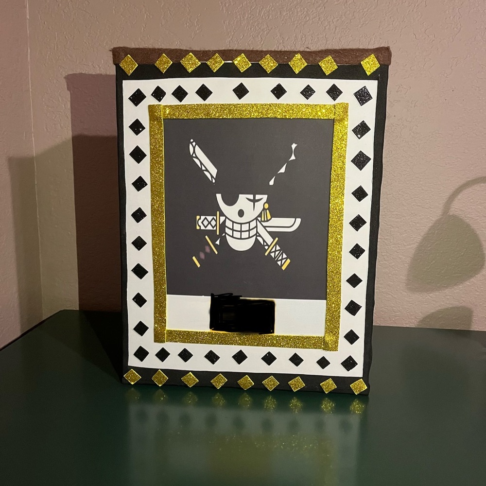 One piece, anime Valentine box Gold and Black Decorative Pirate Skull